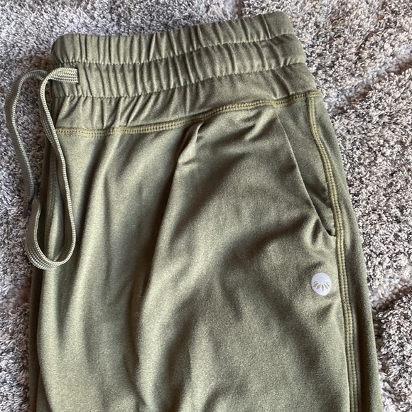 Senita • Weekend Joggers - Picture 2 of 5